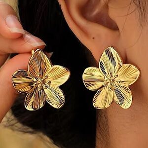 Vintage Gold Flower Earrings